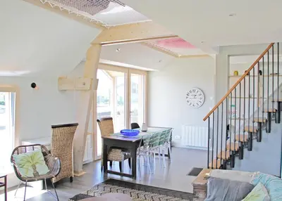Coin salon dans l'établissement Chambre double Écréhou dans une maison, au calme sur le GR223
