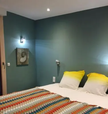 Un ou plusieurs lits dans un hébergement de l'établissement Chambre double Écréhou dans une maison, au calme sur le GR223