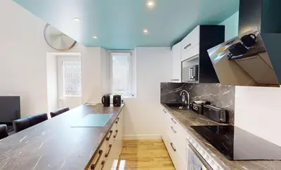 Cuisine ou kitchenette dans l'établissement Maison cosy à 2 pas de la mer - Séjour à deux