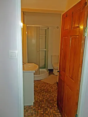 Salle de bains dans l'établissement Le Grand Pont