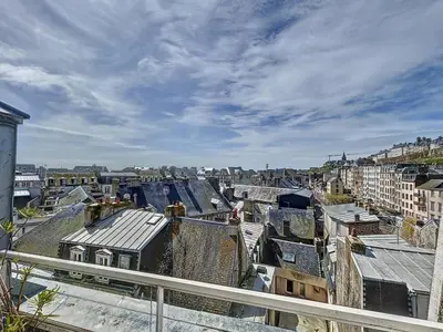 Vue générale sur Granville ou vue de la ville depuis l'appartement
