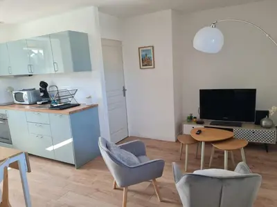 Cuisine ou kitchenette dans l'établissement Le Bayeusain