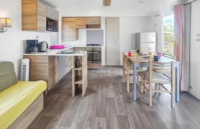 Cuisine ou kitchenette dans l'établissement Pause à Litteau