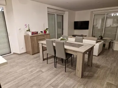 Télévision ou salle de divertissement dans l'établissement p'tite maison de PH