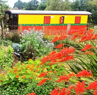 Jardin de l'établissement Roulotte Mon rêve en Normandie
