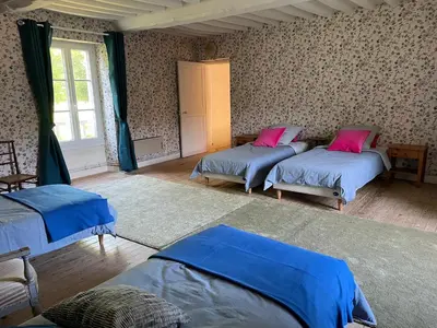 Un ou plusieurs lits dans un hébergement de l'établissement Maison spacieuse entre Bois Mer et Marais