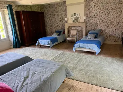 Un ou plusieurs lits dans un hébergement de l'établissement Maison spacieuse entre Bois Mer et Marais