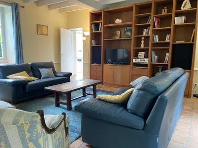Coin salon dans l'établissement Maison spacieuse entre Bois Mer et Marais