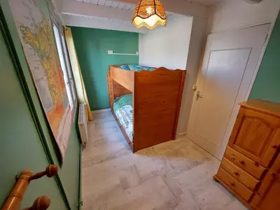 Un ou plusieurs lits dans un hébergement de l'établissement Maison cosy & jardin privé Plages à 5 min