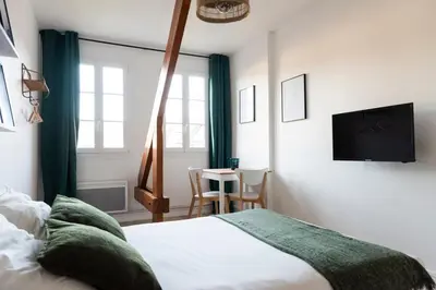 Un ou plusieurs lits dans un hébergement de l'établissement Studio central et cosy à Caen