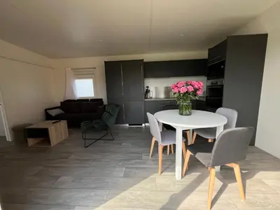 Coin salon dans l'établissement Les petites maisons dans la monterie - Le Jardin -