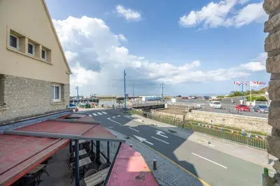 Plan de l'établissement Bassin appartement avec patio