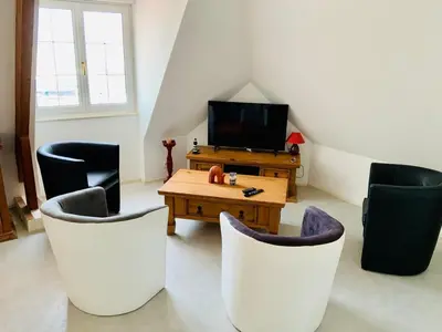 Télévision ou salle de divertissement dans l'établissement L'écluse appartement vue sur mer