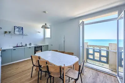 Cuisine ou kitchenette dans l'établissement Le Nid Maritime - duplex proche de la plage