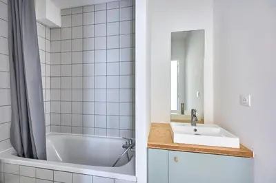 Salle de bains dans l'établissement Le Nid Maritime - duplex proche de la plage