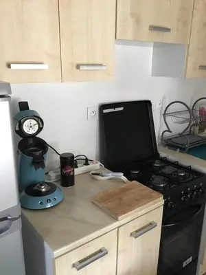 Cuisine ou kitchenette dans l'établissement Studio à 50M de la mer avec SPA