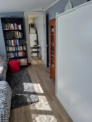 Bibliothèque dans l'appartement