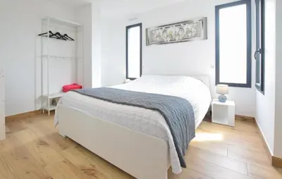 Un ou plusieurs lits dans un hébergement de l'établissement Maison Moderne Proche Plage