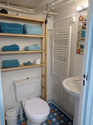 Salle de bains dans l'établissement Cancale - Dans le Bourg