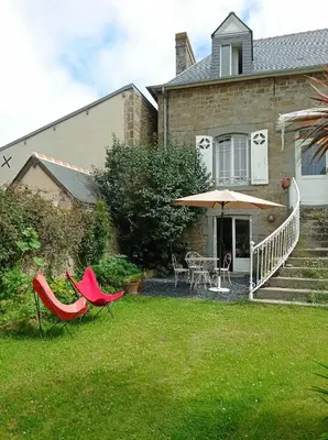 Jardin de l'établissement Cancale - Dans le Bourg