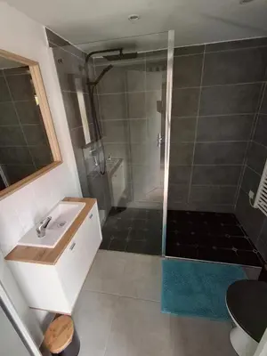 Salle de bains dans l'établissement gite