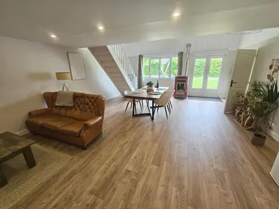Coin salon dans l'établissement La Parenthèse Normande, Location maison avec jardin
