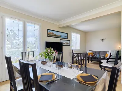 Télévision ou salle de divertissement dans l'établissement Holiday Home Bellevue by Interhome