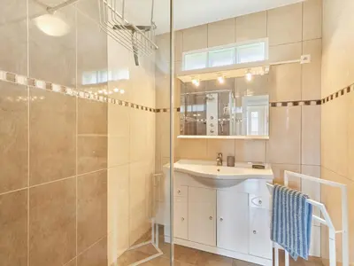 Salle de bains dans l'établissement Holiday Home Bellevue by Interhome