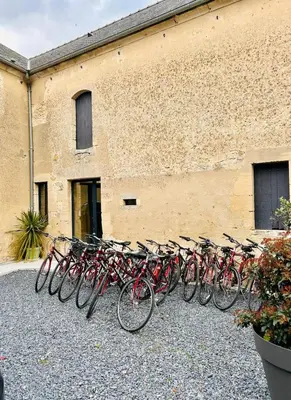 Vélo sur le terrain de l'établissement La Grange - Les Maisons des Pommiers ou dans les environs