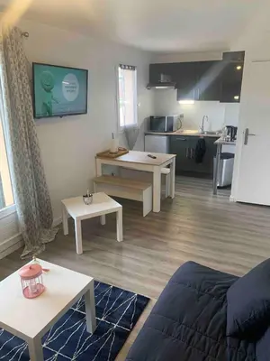 Cuisine ou kitchenette dans l'établissement Studio proche mer avec jardin