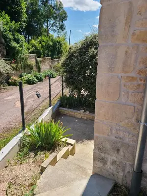 Jardin de l'établissement Maison en pierre de Caen charmante et confortable et sa terrasse privative entre terre et mer