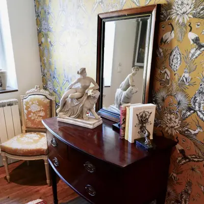 Coin salon dans l'établissement La Maison de la Hulotte