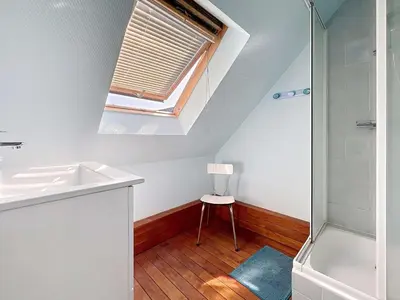 Salle de bains dans l'établissement Villa 6 pièces, 9 pers, à 50m plage avec Wifi - FR-1-361-567