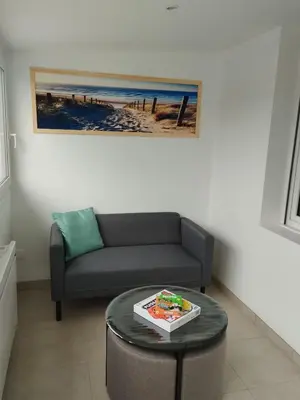 Coin salon dans l'établissement Maison de vacances à la plage