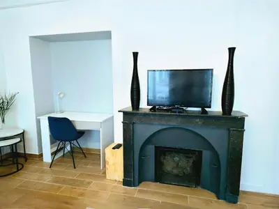 Télévision ou salle de divertissement dans l'établissement Logement Cosy & Spacieux Hypercentre CAEN