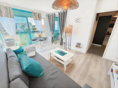 Coin salon dans l'établissement La croisette - à 50 mètres de la plage de Juno Beach avec Balcon et Stationnement gratuit