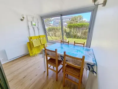 Piscine de l'établissement Appartement rez-de-jardin proche mer, 4 couchages - FR-1-746-31 ou située à proximité