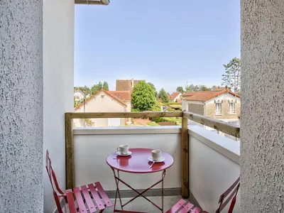 Balcon ou terrasse dans l'établissement Appartement lumineux avec 2 balcons à 600m de la plage - FR-1-788-78