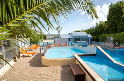 Piscine de l'établissement Le Bel Air ou située à proximité