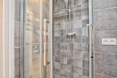 Salle de bains dans l'établissement L' Hypercentre - T2 - au coeur de Cherbourg