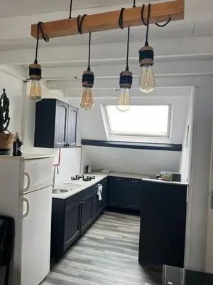 Cuisine ou kitchenette dans l'établissement WingFlat Appartement Entier Centre Ville Proche Naval Cité de la mer Quartier Calme