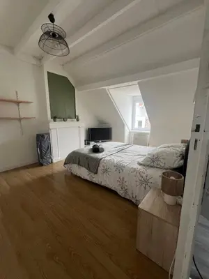 Un ou plusieurs lits dans un hébergement de l'établissement WingFlat Appartement Entier Centre Ville Proche Naval Cité de la mer Quartier Calme