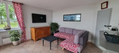 Télévision ou salle de divertissement dans l'établissement Le Polder