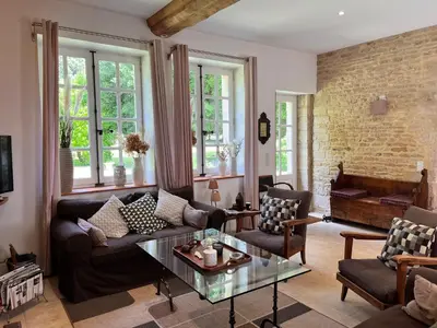 Coin salon dans l'établissement Au Pavillon du Château - Mer & Plage Juno Beach
