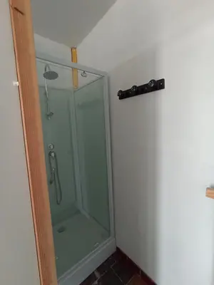 Salle de bains dans l'établissement chambre pour 3