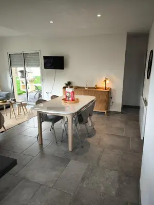 Télévision ou salle de divertissement dans l'établissement Maison détente