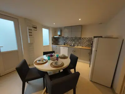 Cuisine ou kitchenette dans l'établissement la maison bleue