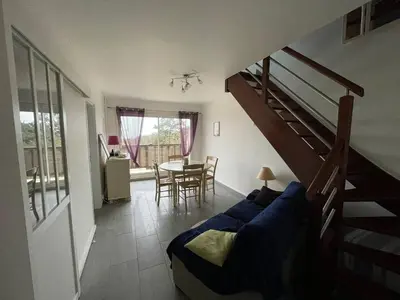 Coin salon dans l'établissement Duplex 3 Pièces, 6 Pers., Vue Mer, Parking Privé - FR-1-465-130