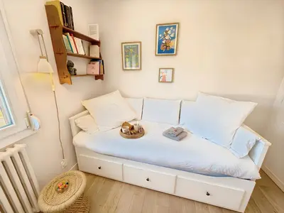 Bibliothèque dans la maison de vacances