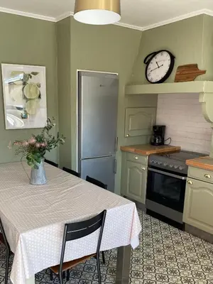 Cuisine ou kitchenette dans l'établissement Aux Petits Bonheurs